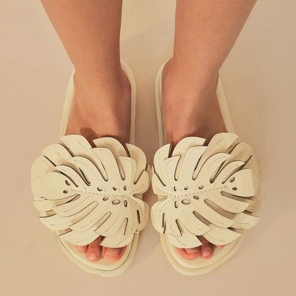 Farm Rio Monstera Sandals - Picture 5 of 5